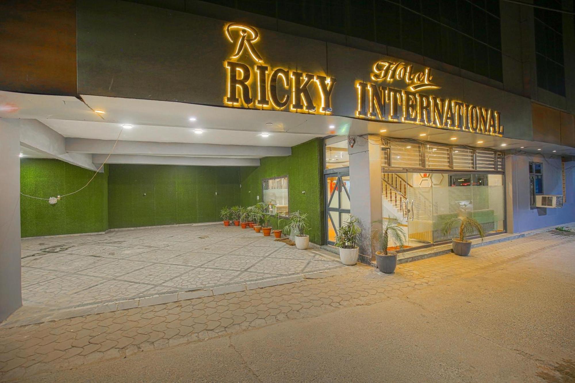Hotel Ricky International Amritsar Exterior foto